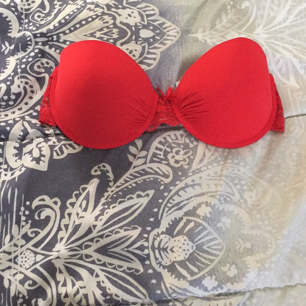 Red strapless bra